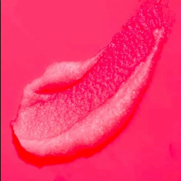 Tree Hut Strawberry Shea Sugar Scrub 18 oz. Exfoliating Hydrating Essential Oils - Picture 5 of 16